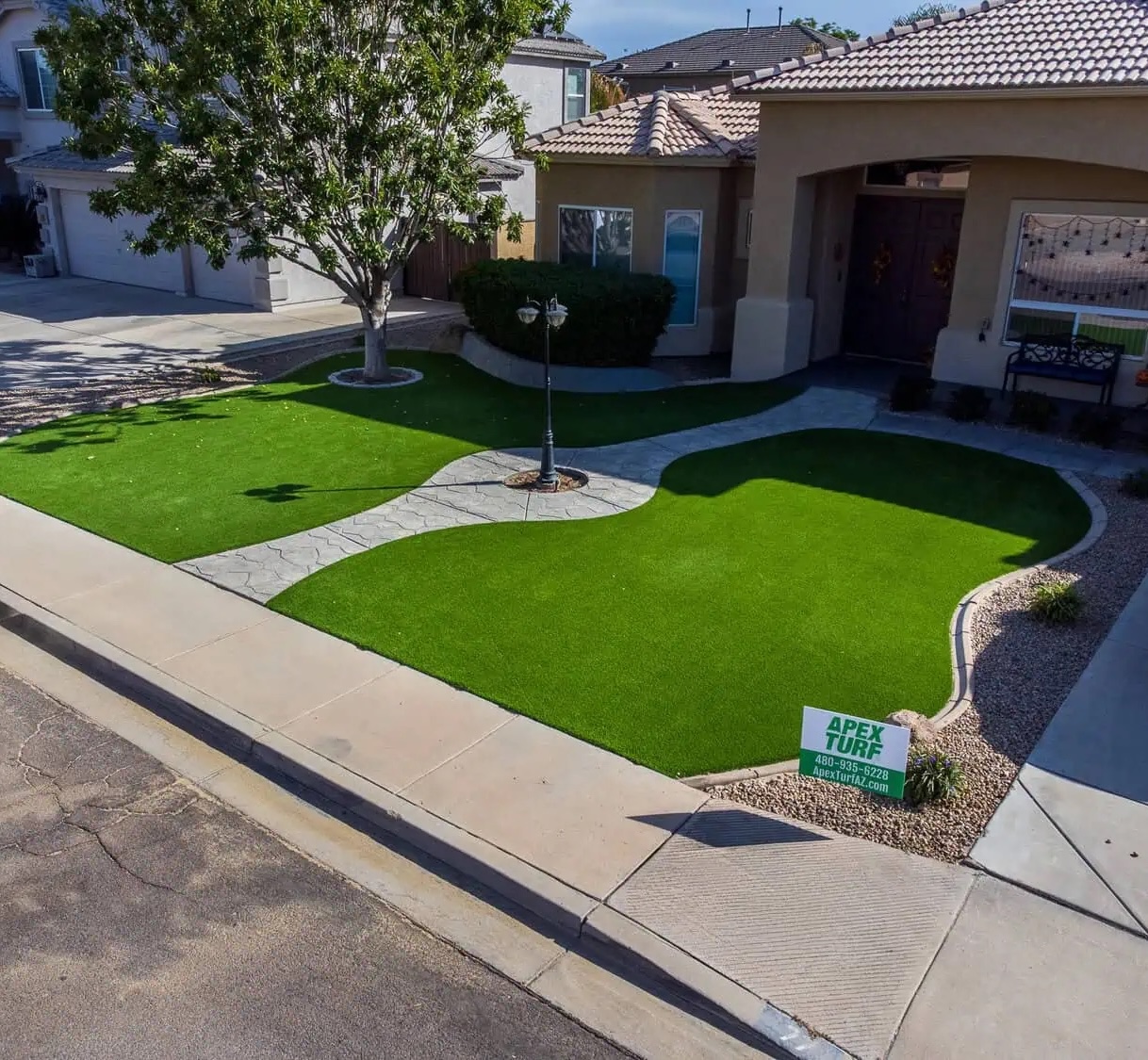 Synthetic Lawn Cleaning